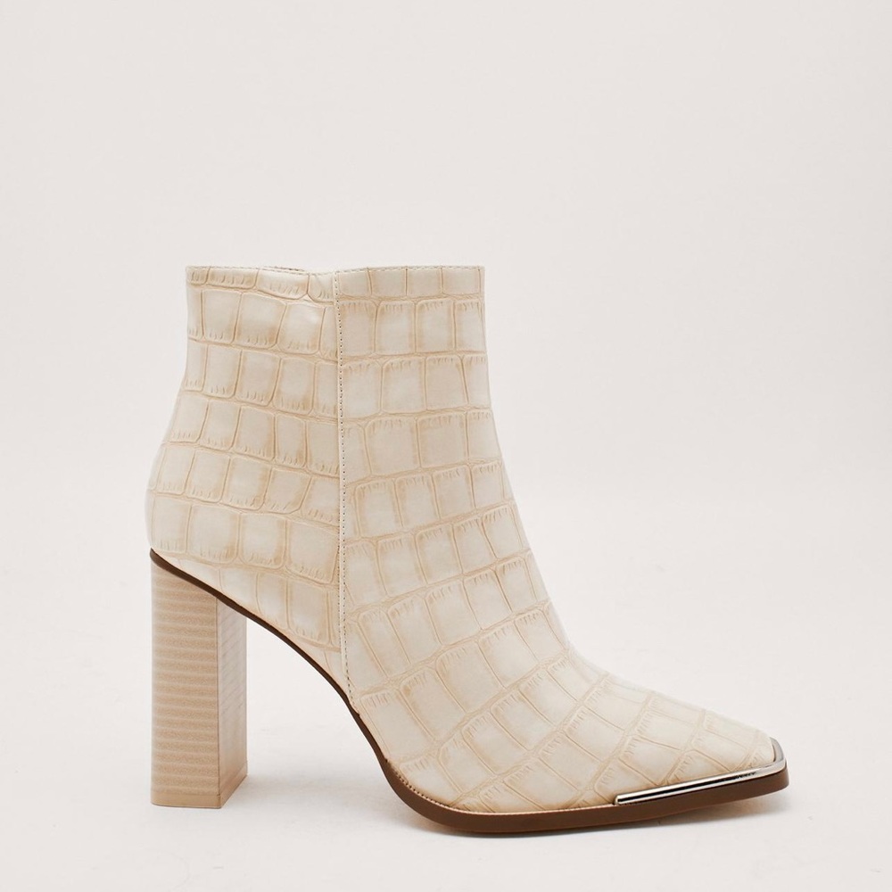 NWOT Nasty Gal— Faux leather croc ankle boot // size 6